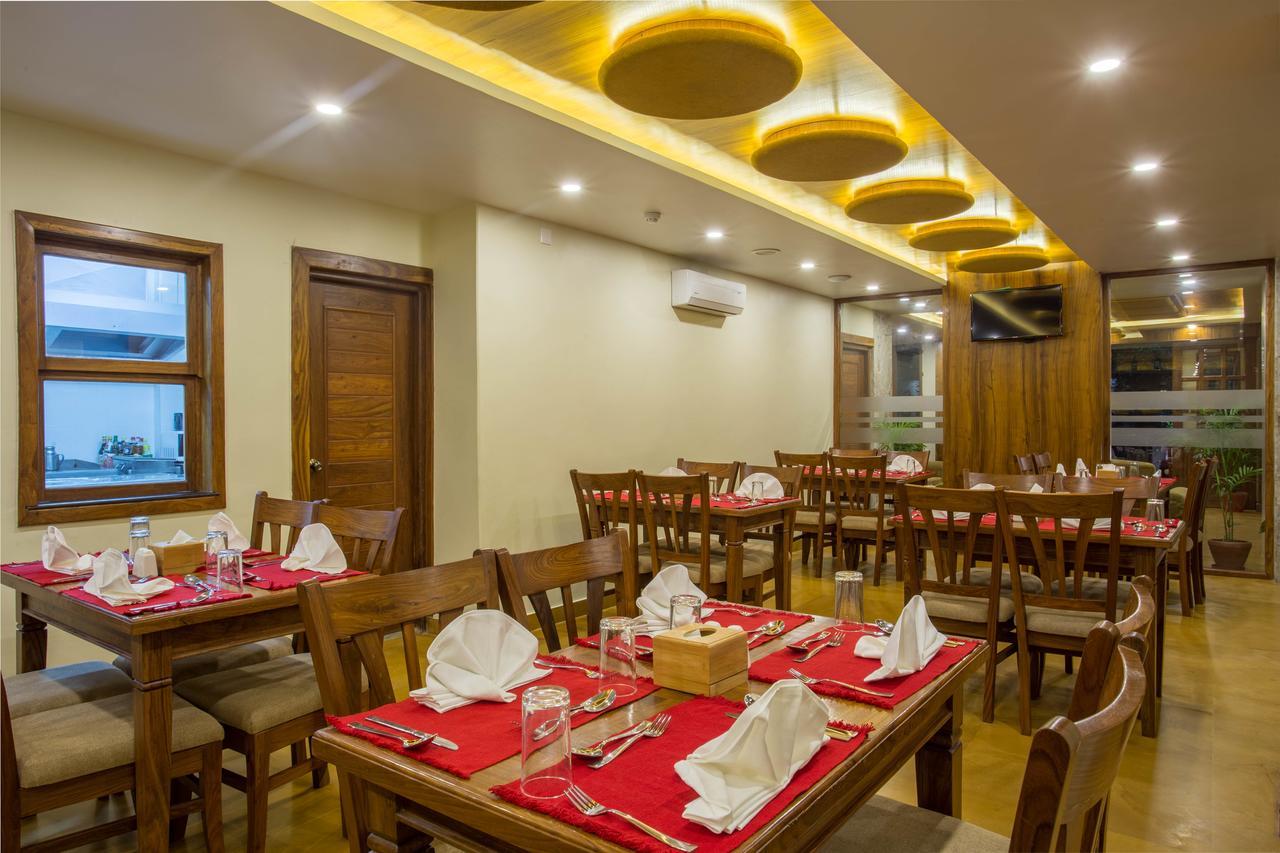 Hotel Portland Pokhara Zewnętrze zdjęcie