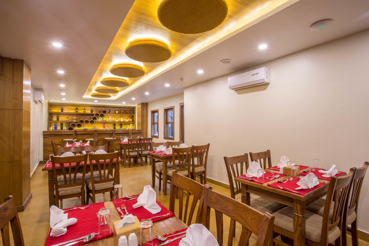 Hotel Portland Pokhara Zewnętrze zdjęcie